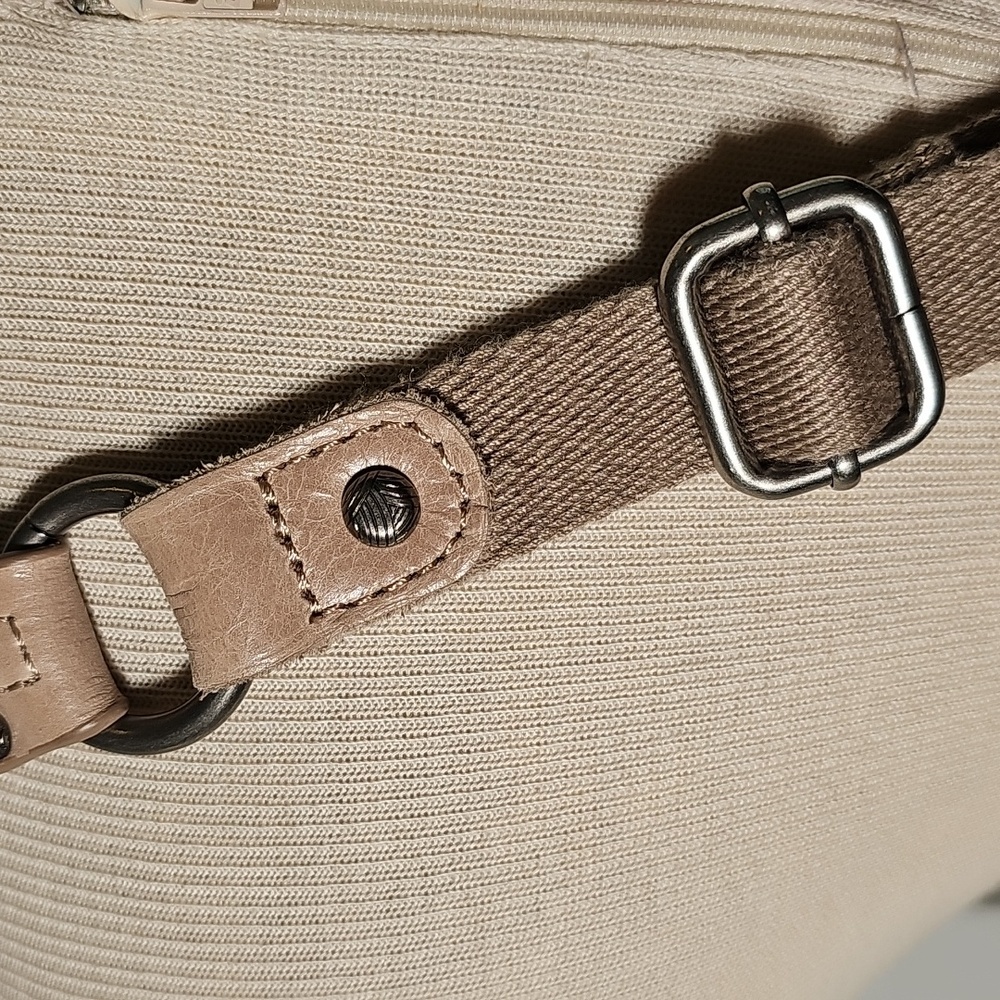 Stylish Tan Crossbody Bagzipper Closure. Adjustable Wide Strap. - Picture 4 of 15